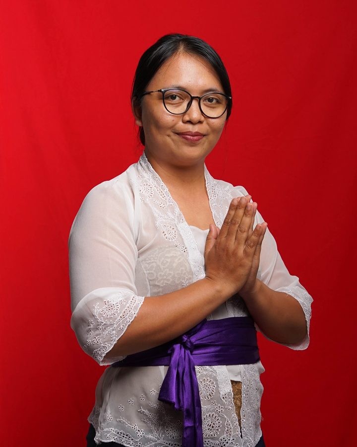 Foto busana adat Ni Kadek Pebriana Santi Ady, A.Md.Keb