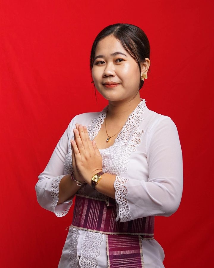 Foto busana adat Ns. Komang Laksmi Widari, S.Kep., M.Kes