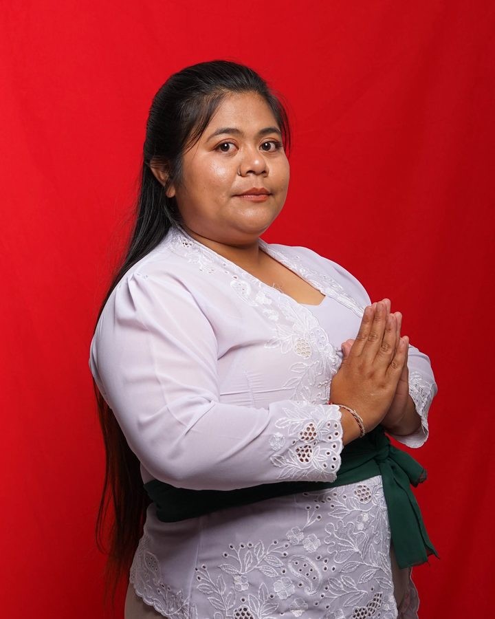 Foto busana adat Ni Made Ayu Siska Dewi, S.M